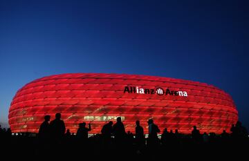 El campo vanguardista del Bayern de Múnich fue fundado en mayo de 2005. Con capacidad para 75.000 espectadores ha organizado una final de Champions y una Copa del Mundo. En mayo de 2025 será sede de la final de la Liga de Campeones.