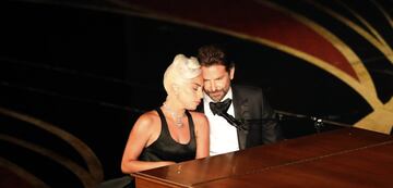  Lady Gaga y Bradley.