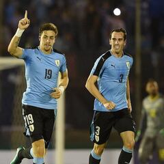 Uruguay extiende su gran momento y asusta a la Roja