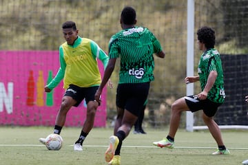 Atlético Nacional se pone al día en el calendario y este jueves enfrentará a Envigado en el Atanasio Girardot. Así se preparan los dirigidos por Hernán Darío Herrera.