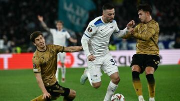 Lazio's Spanish defender #34 Mario Gila Fuentes (C) fights for the ball with Real Sociedad's Spanish defender #03 Aihen Munoz (L) and Real Sociedad's Spanish midfielder #04 Martin Zubimendi during the UEFA Europa League football match between Lazio and Real Sociedad at the Olympic Stadium in Rome on January 23, 2025. (Photo by Filippo MONTEFORTE / AFP)