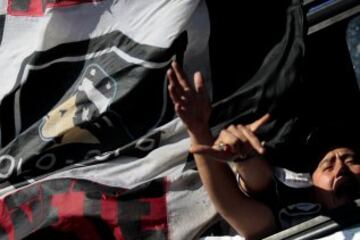 Hinchas de Colo Colo son fotografiados durante su trayecto al partido de primera division contra Universidad de Chile disputado en el estadio Monumental de Santiago, Chile.