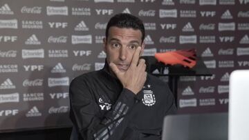 El propio seleccionador confirmó que tanto él como su segundo no podrán acudir a Chile al dar positivo. También se contagiaron Mac Allister y Buendía.