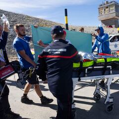 Tobias Johannessen, evacuado en ambulancia y con oxígeno en meta