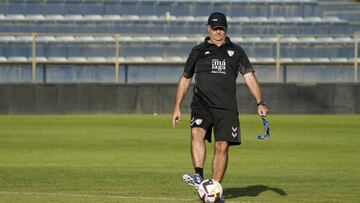 Pepe Mel durante el entrenamiento de este viernes.