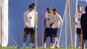 Lamine Yamal y sus compañeros en el entrenamiento de ayer en Sant Joan Despí antes de viajar a Bélgica.
Lamine Yamal
CUBARSI
Marc CASADO