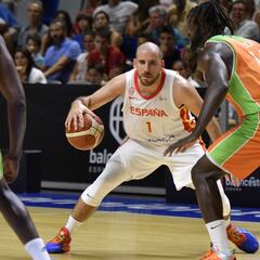 Colom y Ndour, descartados por el Valencia para la Supercopa