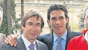 <b>HISTORIA VIVA. </b>Gordillo, Cardeñosa, Diego y Pablo recuerdan sus anécdotas en los duelos sevillanos.