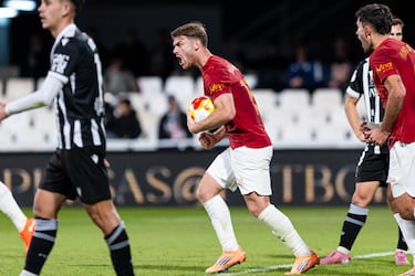 Dimitrievski y Vázquez salvan al Valencia sobre la bocina