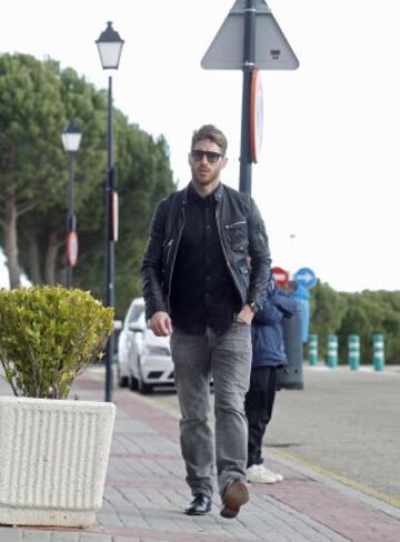 Sergio Ramos a su llegada al tanatorio de "La Paz", en Tres Cantos, donde se encuentra instalada la capilla ardiente del entrenador y exseleccionador nacional Luis Aragonés, que ha fallecido esta mañana en Madrid a los 75 años de edad.