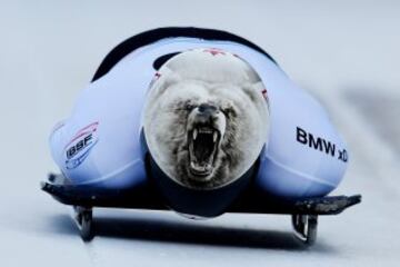 ¿Es un oso? Magnífico efecto óptico del casco de Barrett Martineau en la primera ronda del BMW IBSF World Cup de skeleton.