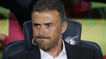 Luis Enrique, en el banquillo del Camp Nou durante el partido frente al Atl&eacute;tico.