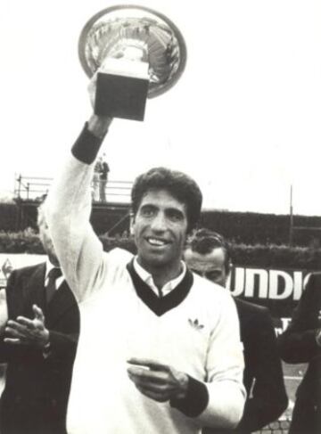 Manuel Orantes ser¨¢ siempre recordado por ganar el US Open de tenis, pero tambi¨¦n por llevarse el Masters Grand Prix (actual ATP World Tour Finals), siendo el primer espa?ol el lograrlo, al imponerse en la final al polaco Wojtek Fibak. Solo Corretja, en 1998, pudo sumar otro t¨ªtulo para Espa?a.