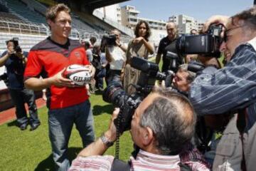27/05/09. Jonny Wilkinson es presentado por el Toulon franc¨¦s, su nuevo club.
