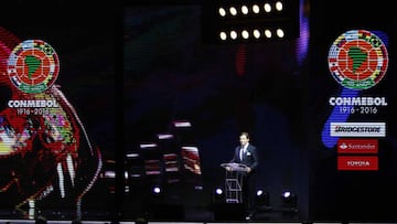 El presidente de la Conmebol, Alejandro Dom&iacute;nguez, durante el sorteo de la Copa Libertadores 2017. 