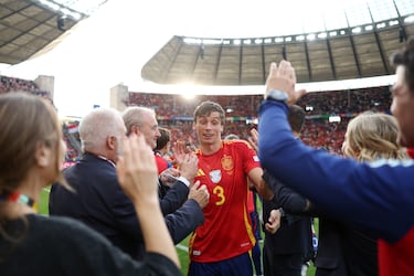En mayo de 2023 consiguió la nacionalidad española. La primera convocatoria le llegó el 2 de junio de ese al ser incluido en la lista de la fase final de la Liga de Naciones de la UEFA. Hizo su debut el día 15 en las semifinales ante Italia. Con España ya consiguió dos títulos, la Nations League y la Eurocopa de 2024.