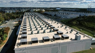As AI expands, U.S. data centers are using massive amounts of electricity, raising concerns about future energy demand.