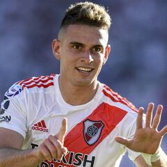 River se afirma en la punta