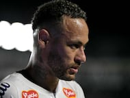 After a frightening injury scare in Santos’ weekend win, the Brazil superstar keeps his 2026 World Cup hopes alive.