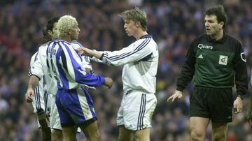 Darío Silva y Guti durante un partido entre el Real Madrid y el Málaga de la temporada 2000/01.