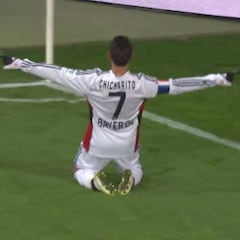 Rápido, cabeceador y experiencia en forma de goles: así es Chicharito