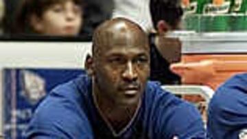 Jordan observa desde el banquillo la paliza recibida por los Wizards ante los Nets.