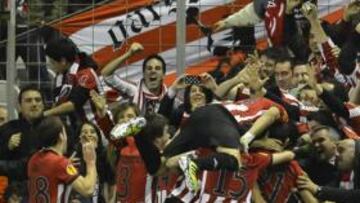 <b>SALIDA DEL EQUIPO. </b>El Athletic se entrenó por la tarde.