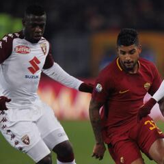 Chelsea in talks over deal for Roma full-back Emerson