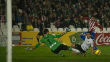 Iñaki salva al Racing de caer ante un sólido Sporting