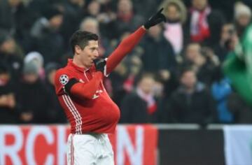 Lewandowski celebra el 1-0.