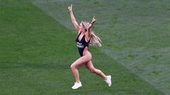 Soccer Football - Champions League Final - Tottenham Hotspur v Liverpool - Wanda Metropolitano, Madrid, Spain - June 1, 2019  Fan invades the pitch during the match            REUTERS/Sergio Perez