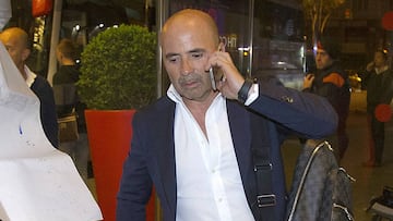 04/04/17  PREVIA PARTIDO PRIMERA DIVISION 
 BARCELONA - SEVILLA 
 LLEGADA VIAJE HOTEL  MALETAS 
 SAMPAOLI