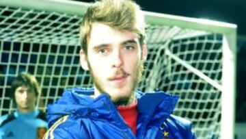 El portero de la selecci&oacute;n ol&iacute;mpica David de Gea asegur&oacute; antes de   poner rumbo a Londres que con cada nuevo bal&oacute;n le ponen las cosas &quot;m&aacute;s dif&iacute;ciles&quot; a   los porteros.   
 