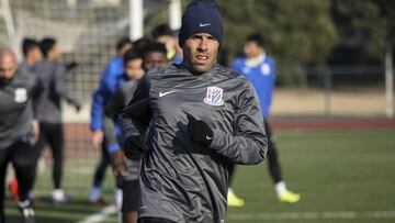 (FILES) This file picture taken on January 21, 2017 shows Argentine striker Carlos Tevez taking part in his first training session with his new club Shanghai Shenhua in Shanghai.
Underperforming Carlos Tevez has returned to China following treatment in Argentina and is back training with Shanghai Shenhua, the club confirmed on August 31, 2017, allaying doubts about his immediate future. / AFP PHOTO / STR / - China OUT