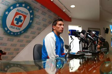 En el 2010, Giménez fue anunciado con Cruz Azul, lo que sería el inicio de una etapa recordada para los aficionados cementeros. 