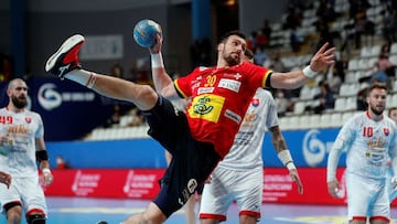 Los Hispanos utilizan el
trámite para ensayar novedades