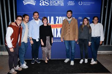 Foto de familia de los responsables y creativos del evento La zona verdaderamente mixta. 