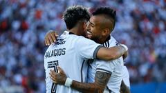 Arturo Vidal y Carlos Palacios sacan la cara por el fútbol chileno: Colo Colo festeja