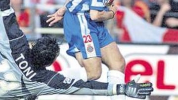 <b>GRANDIOSO PRECEDENTE. </b>Raúl Tamudo marcó en la final de Copa del 2000, en Mestalla, y ahora está a las puertas de su segundo título.