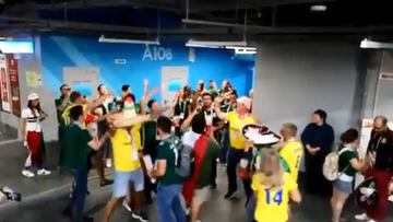 ?Hinchas suecos y mexicanos se burlaron de Alemania!
