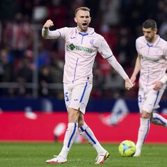El fichaje del ‘9′ es una carrera de obstáculos para el Valencia