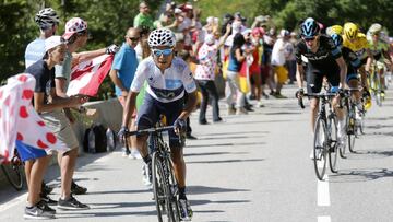 Nairo Quintana ataca durante la subida a Alpe d'Huez en la vigésima etapa del Tour de Francia 2015.
