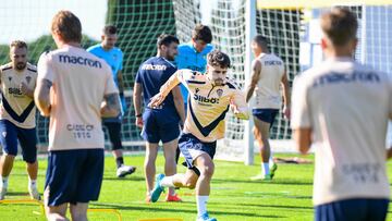 Óscar Melendo en el entrenamiento de hoy jueves en la Ciudad Deportiva Bahía de Cádiz.