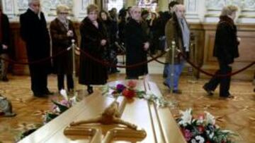<b>TRISTEZA. </b>Imagen de la capilla ardiente de Miguel Delibes.