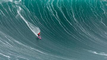 La brasileña nacida en Río de Janeiro, Maya Gabeira, defendió con éxito su título en Nazaré.