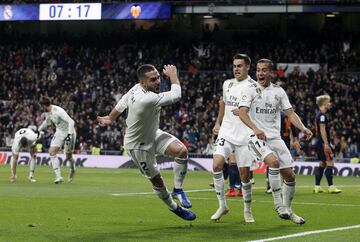 1-0. Reguilón y Carvajal celebgraron el primer gol anotado por Wass en propia puerta.