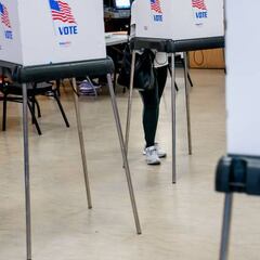 What is Michael Moore’s prediction for the 2022 Midterm Elections? Democrats or Republicans?