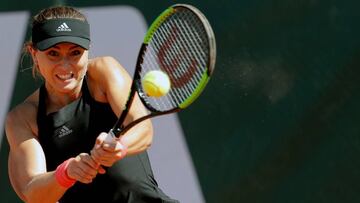 La tenista espa&ntilde;ola Paula Badosa durante su enfrentamiento en la segunda semifinal del BBVA Open Ciudad de Valencia contra la turca, Basak Eraydin que se juega en el Club de tenis Valencia.