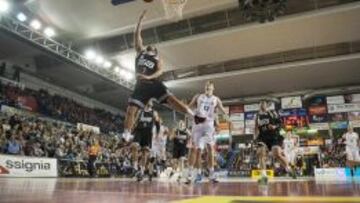 Robo y contraataque de Campazzo en Manresa. Laso le pide intensidad defensiva.