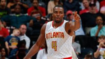 Stephenson (18) y McCallum no pudieron con los Hawks